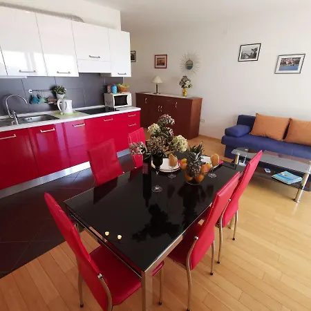 Apartment In 13937 Selce