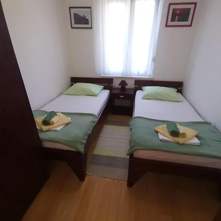 In 13937 Apartment Selce