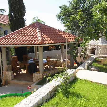 Apartment In 13937 Selce