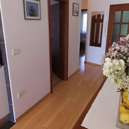 In 13937 Apartment *