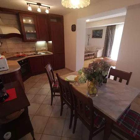 Apartment In 13937 *