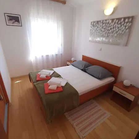 In 13937 Apartment