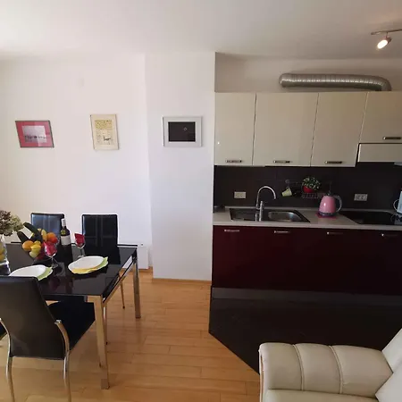 In 13937 Apartment Selce