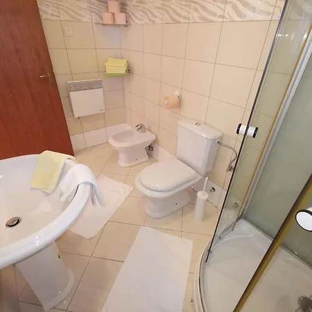 Apartment In 13937 *