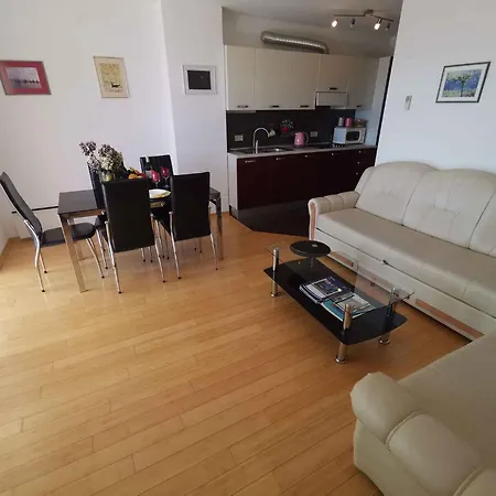 Apartment In 13937 *